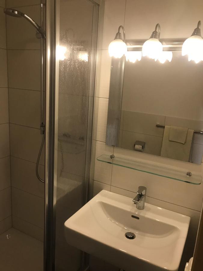 Falken Horst Lienz Buitenkant foto