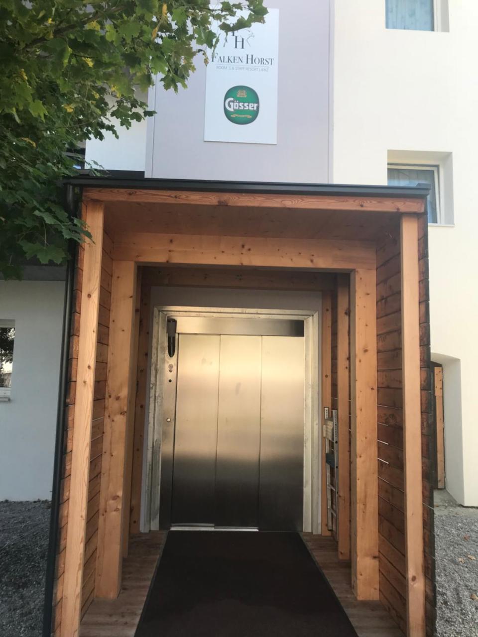 Falken Horst Lienz Buitenkant foto